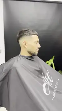 Miniatura video galería barbería Att' Barber Style 18